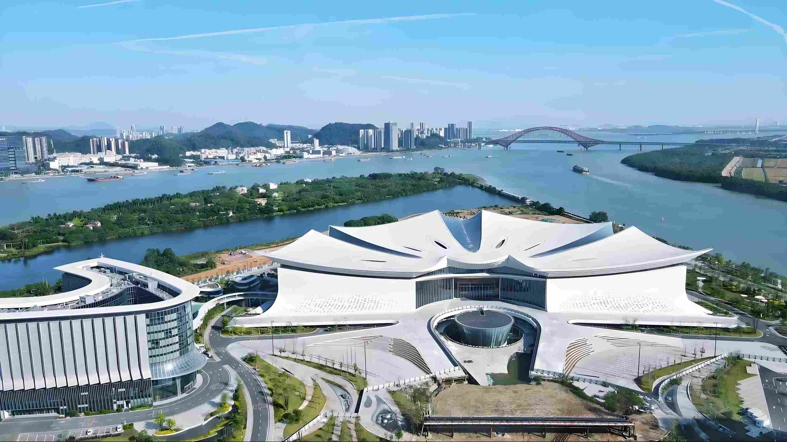 南沙国际金融论坛永久会址——50000㎡PVDF 固体氟碳涂料白色系喷涂的铝单板